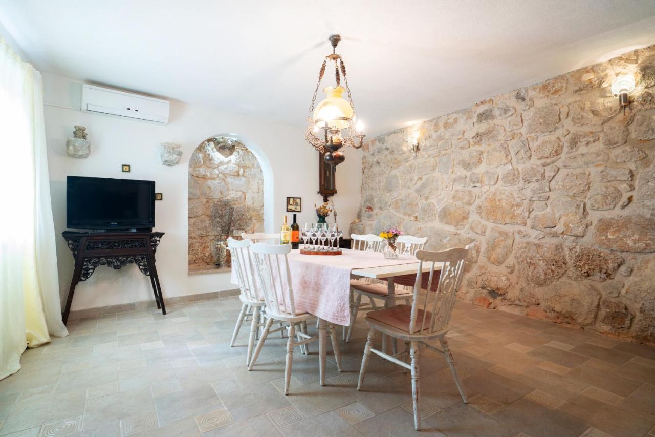 Holiday Home Alegra พอดโกรา ภายนอก รูปภาพ