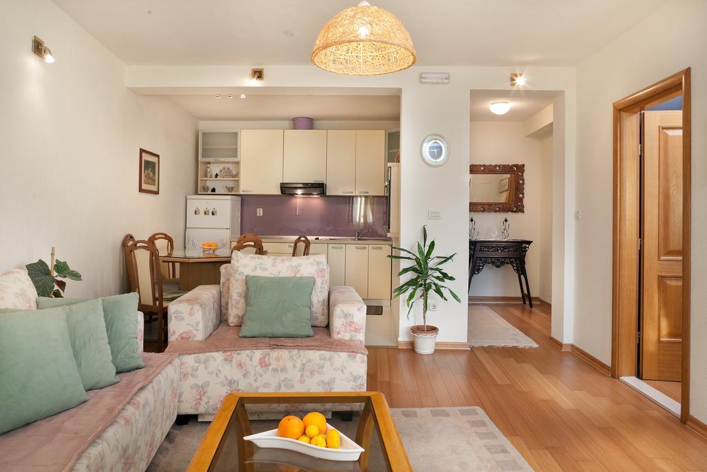 Holiday Home Alegra พอดโกรา ภายนอก รูปภาพ